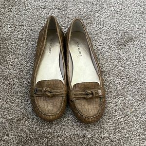 Tan flats
